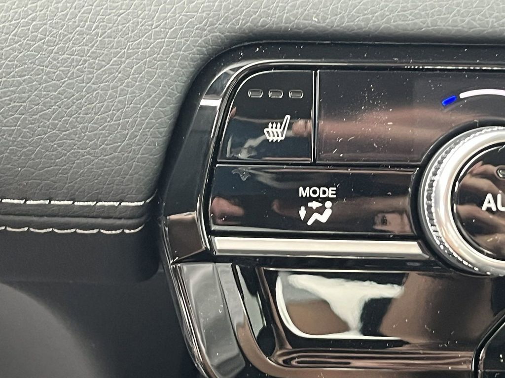 new 2025 Honda Pilot car, priced at $49,553