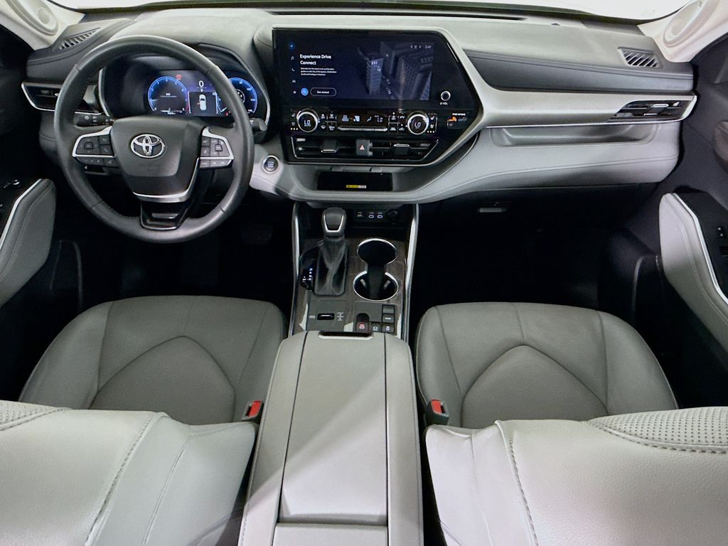 Thumbnail: 2024 Toyota Highlander - 13