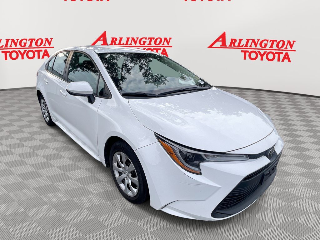 2023 Toyota Corolla LE's photo