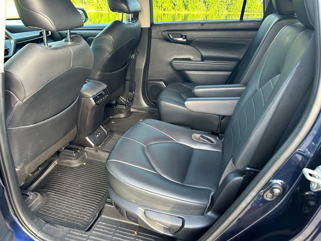 Thumbnail: 2020 Toyota Highlander - 13