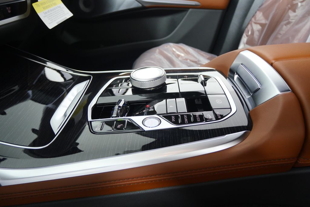 Thumbnail: 2026 BMW X7 - 24
