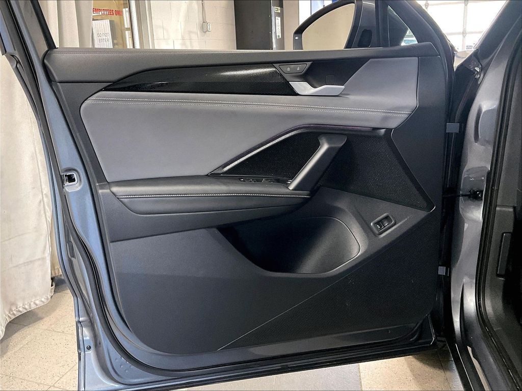 2025 Volkswagen Tiguan — photo 9