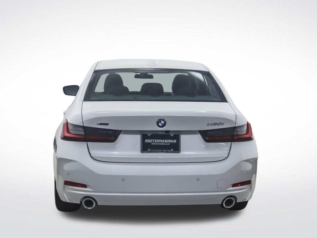 Thumbnail: 2025 BMW 3 Series - 4