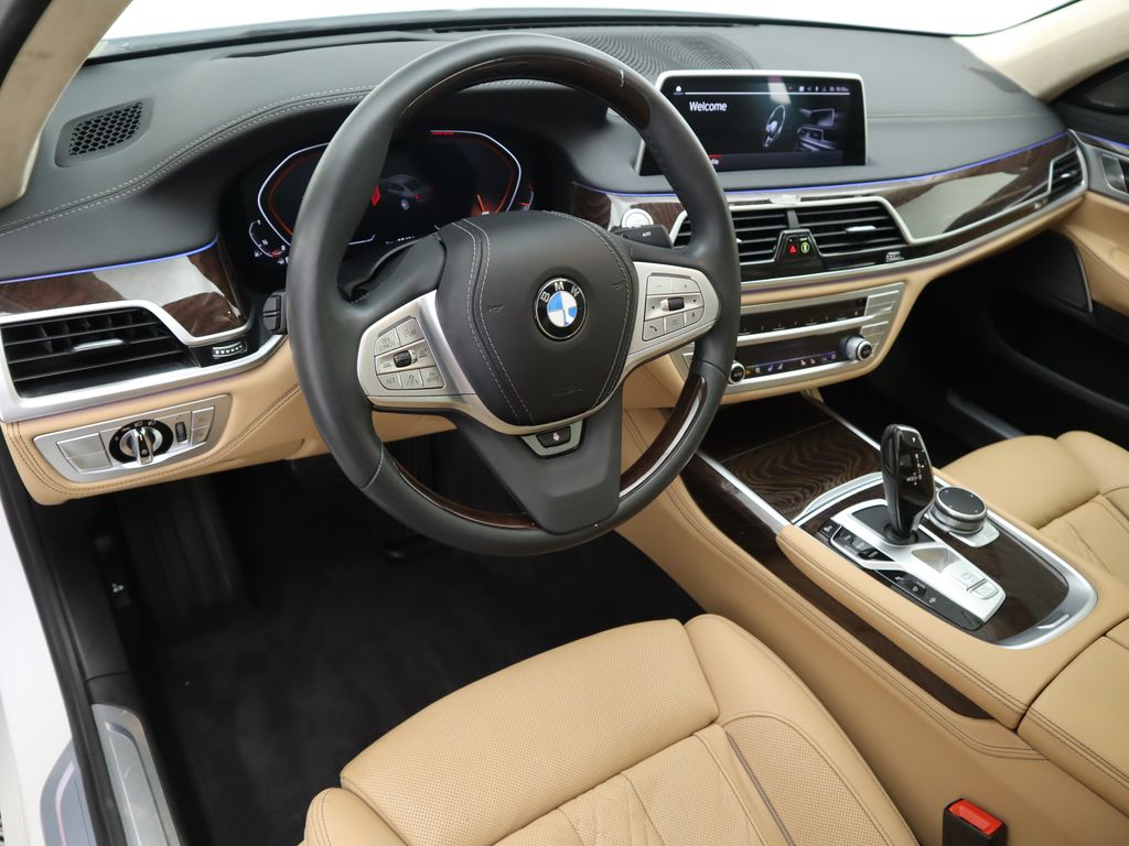 2022 BMW 7 Series 740i 9