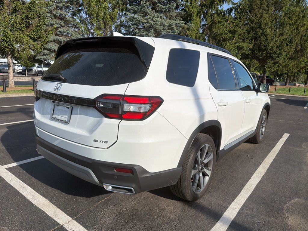 Thumbnail: 2023 Honda Pilot - 3