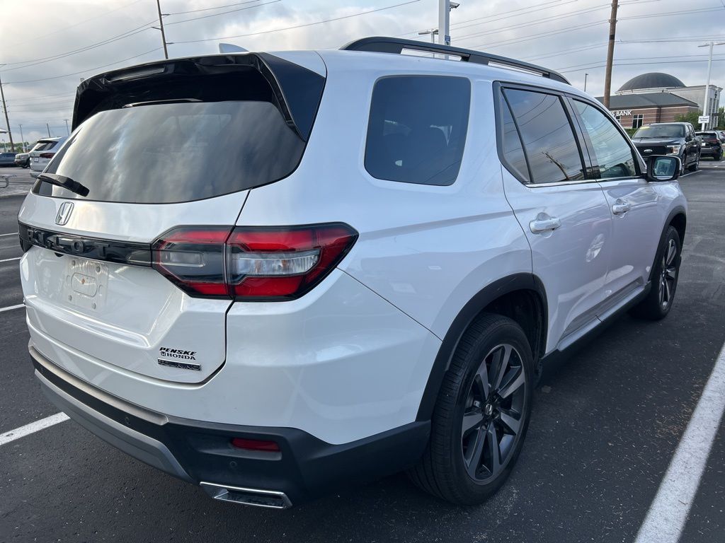 Thumbnail: 2023 Honda Pilot - 3
