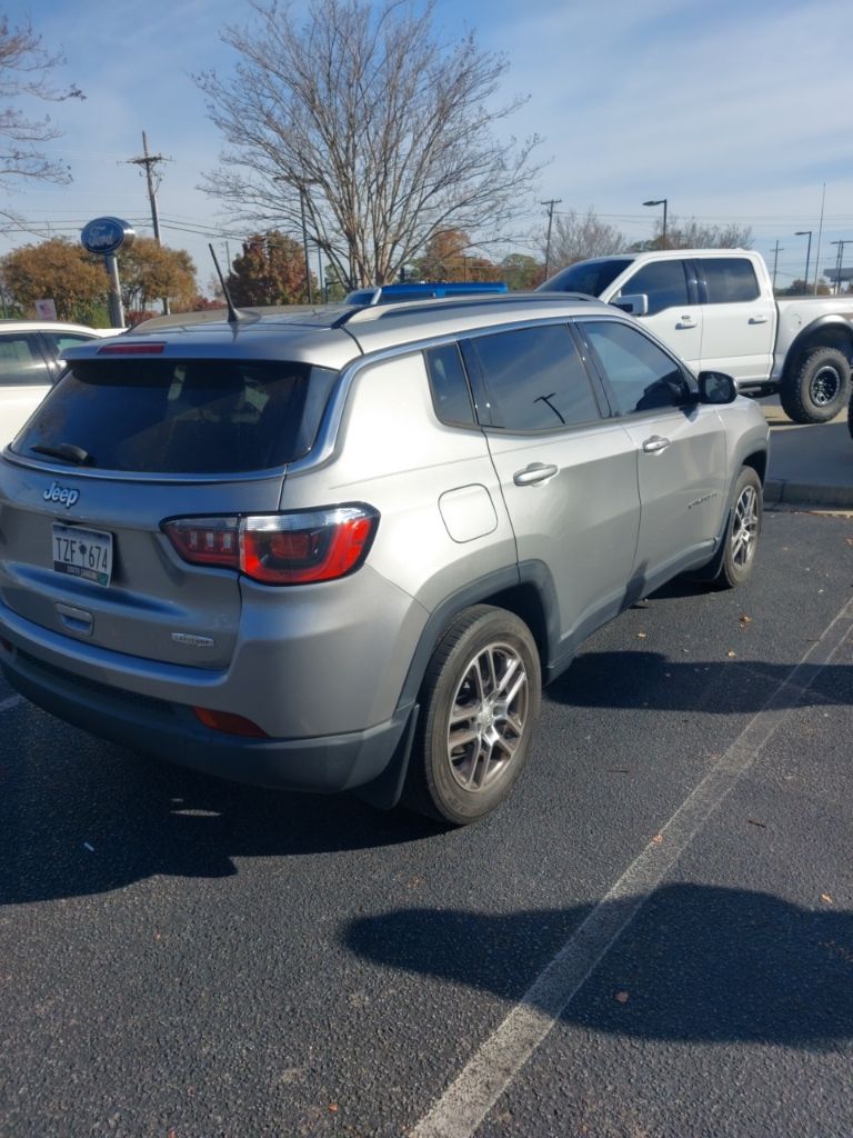 2019 Jeep Compass Latitude photo 2