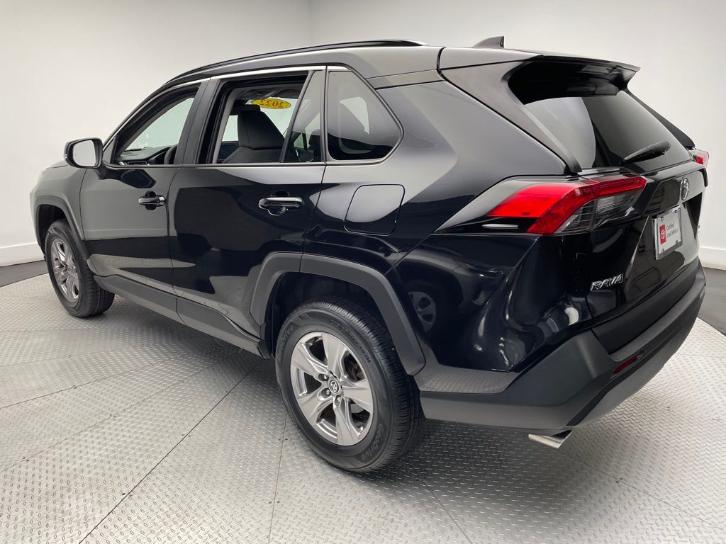 2022 Toyota RAV4 XLE 7