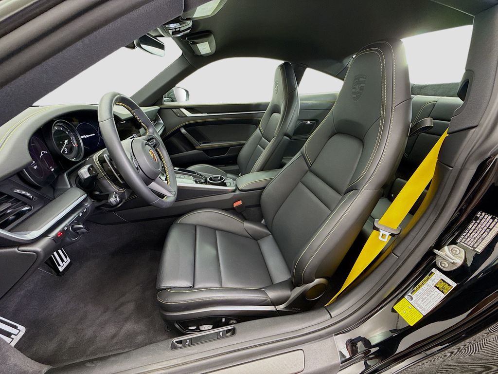 Thumbnail: 2022 Porsche 911 - 5