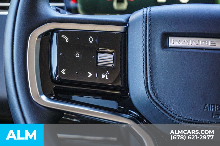 Used 2023 White Land Rover SE image 29