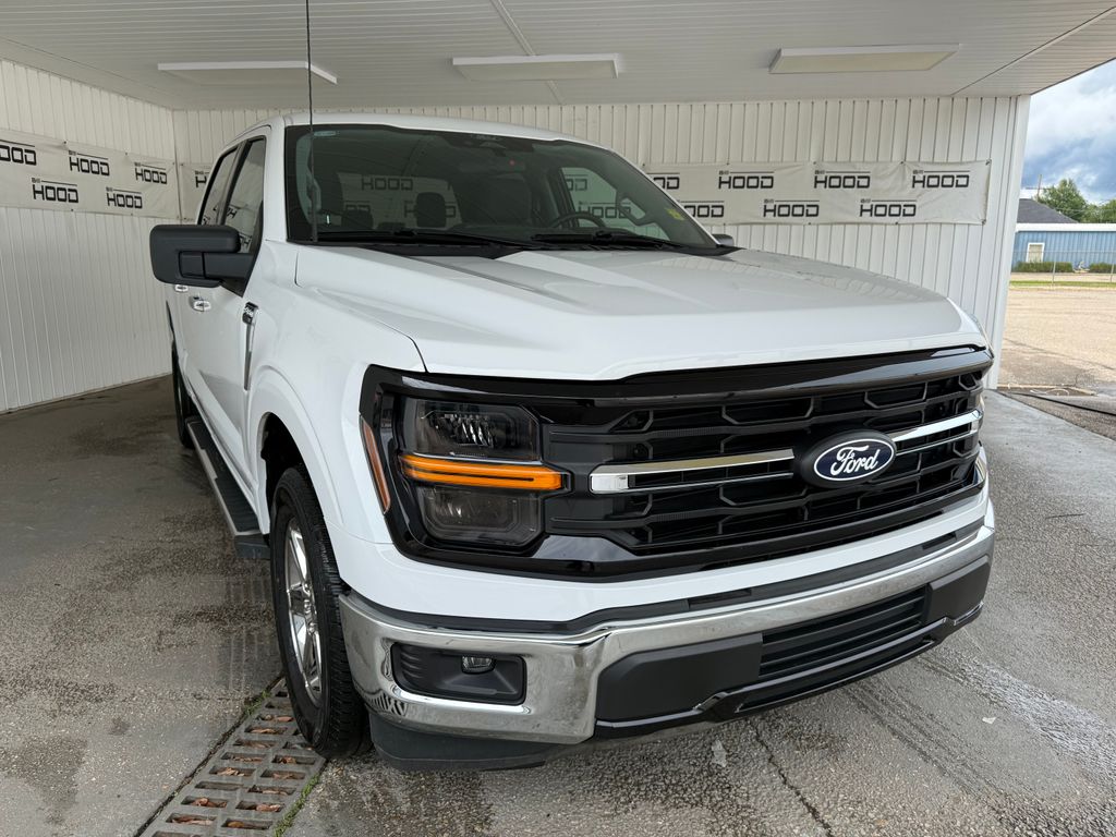 Oxford White 2025 Ford F-150 XLT SuperCrew RWD Pickup Truck 4X2 Automatic