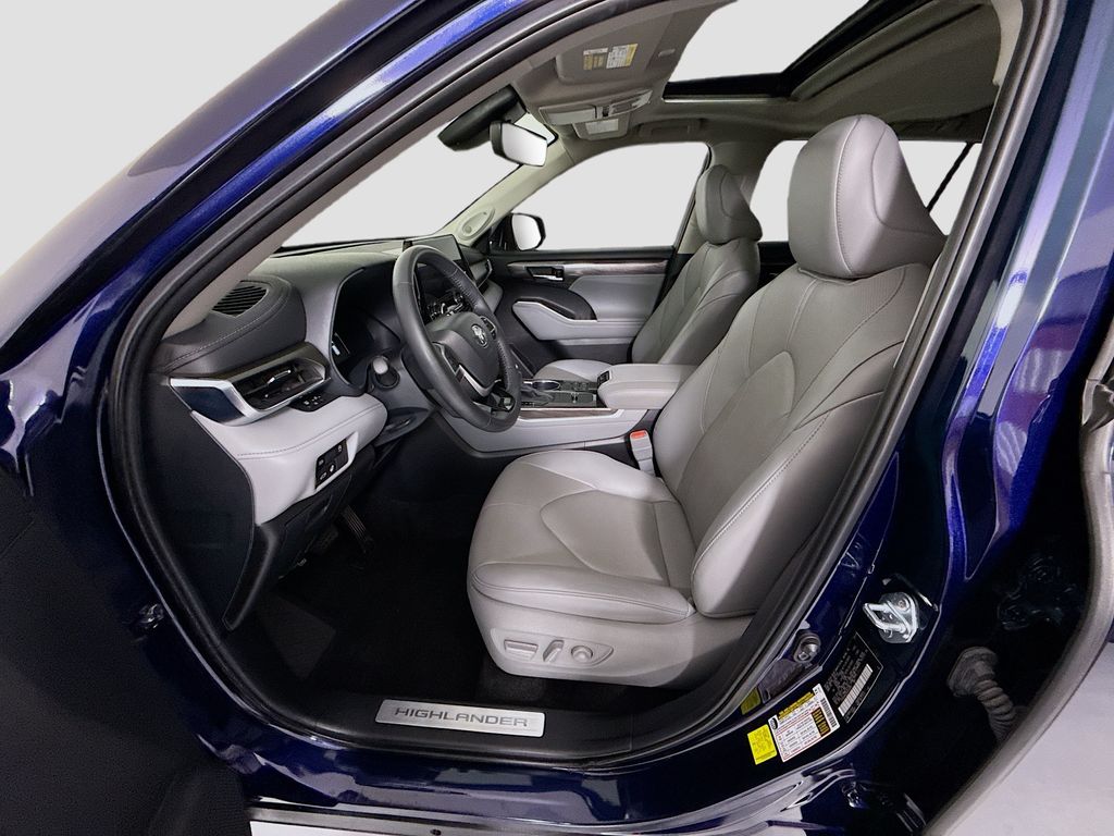 Thumbnail: 2024 Toyota Highlander - 19