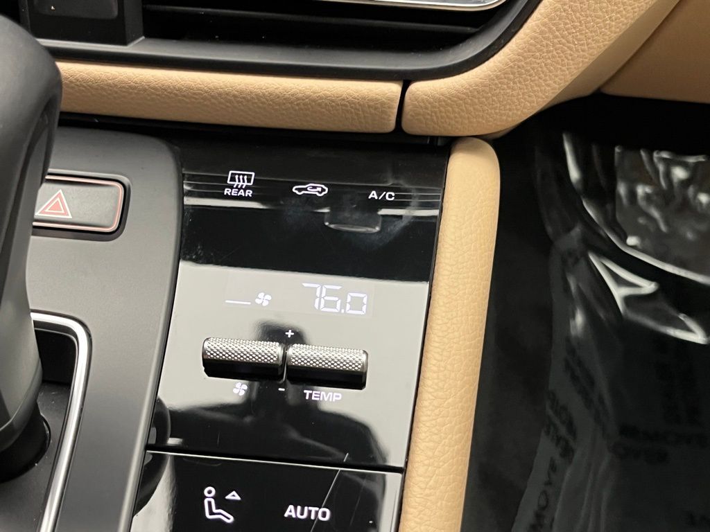 Thumbnail: 2023 Porsche Macan - 20