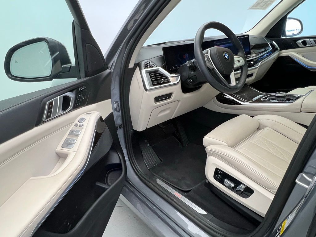 Thumbnail: 2024 BMW X7 - 23