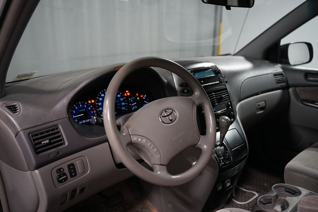 2008 Toyota Sienna LE 7