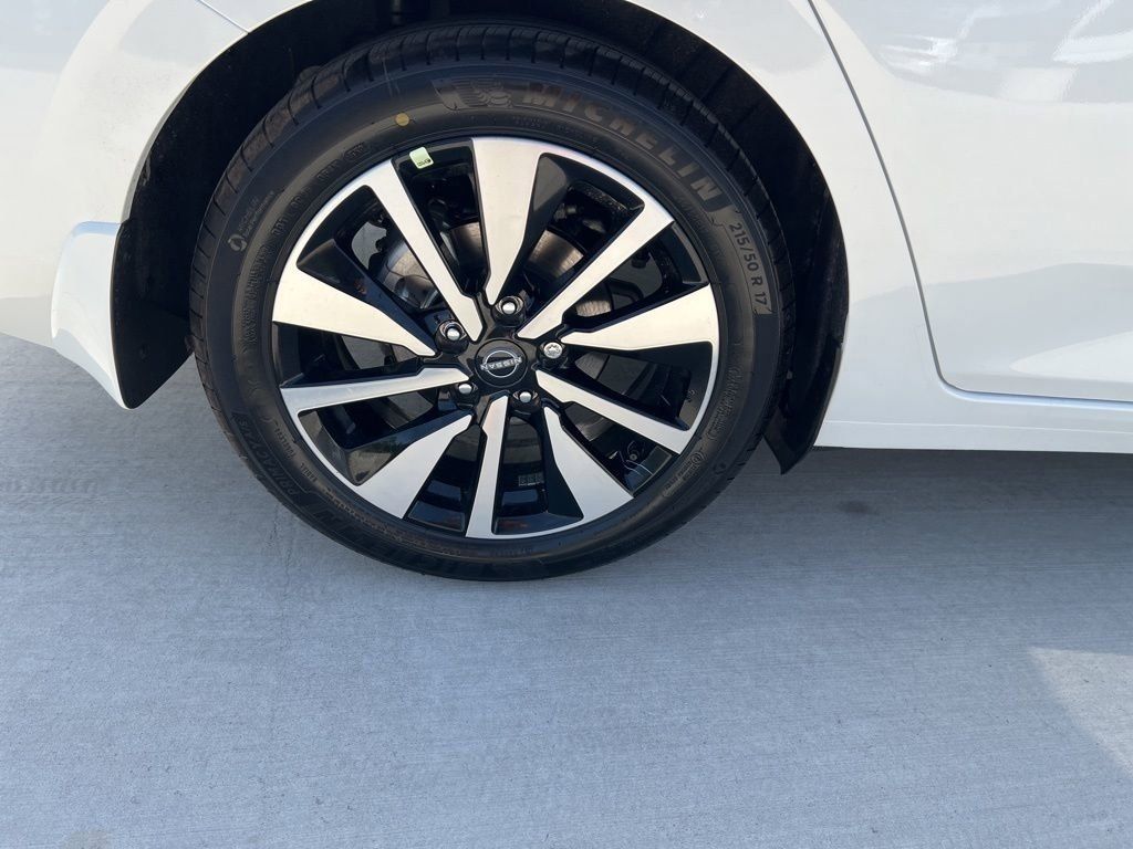 2025 Aspen White Tricoat Nissan Sentra SV FWD Sedan