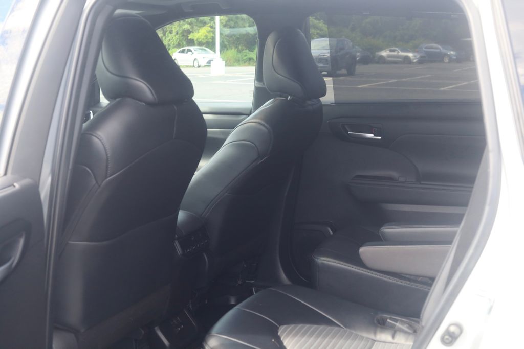 Used 2024 Toyota Highlander SUV