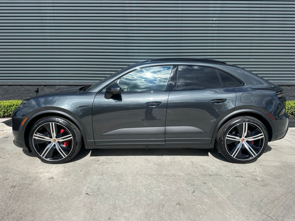 Thumbnail: 2026 Porsche Macan - 2