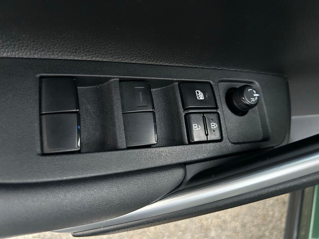 Thumbnail: 2023 Toyota Corolla Cross - 17