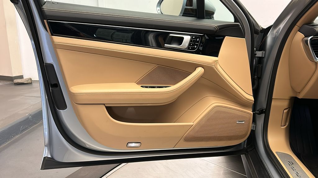 2020 Porsche Panamera Base 11