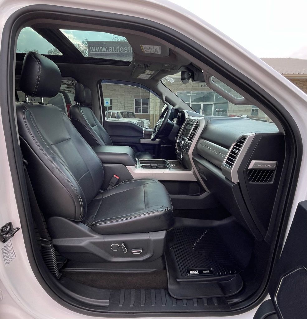 2017 Ford F-350SD Lariat White at Autostrade
