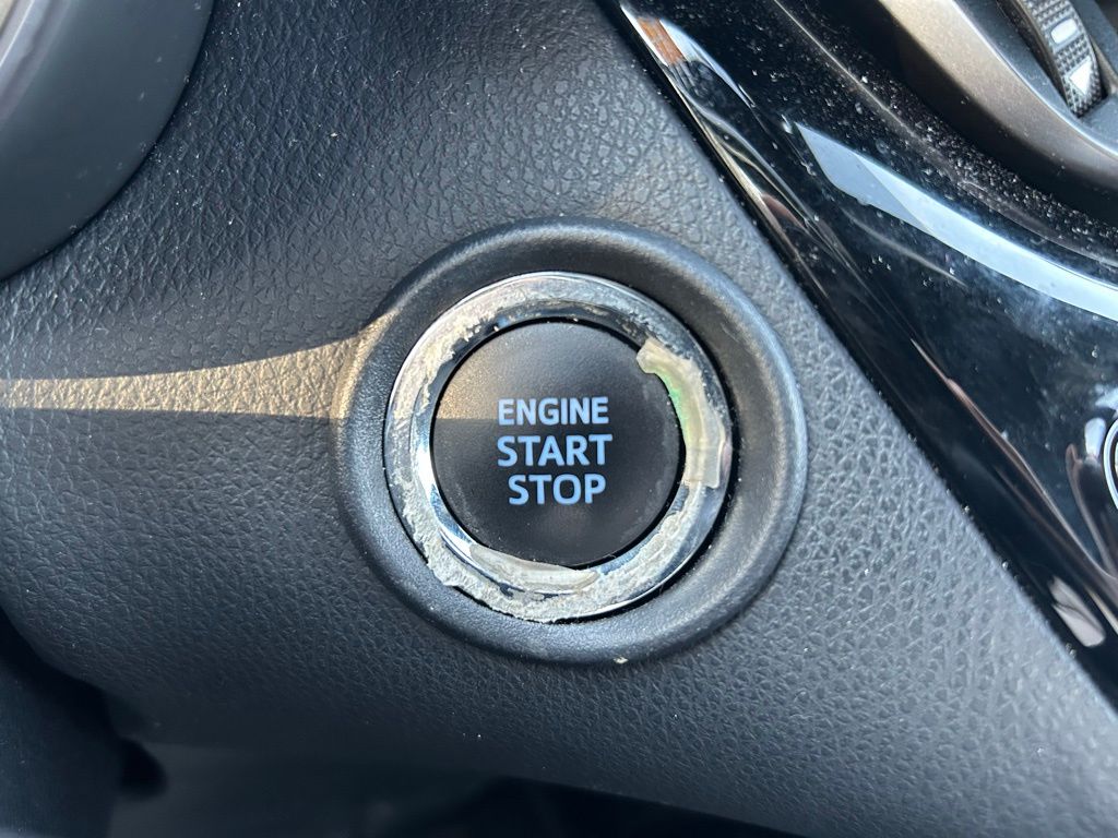 Thumbnail: 2021 Toyota C-HR - 30