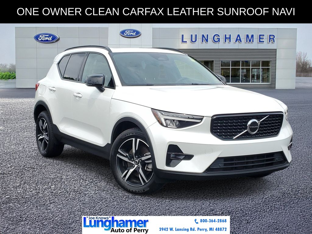 2023 Volvo XC40 B5 Plus Dark Theme AWD
