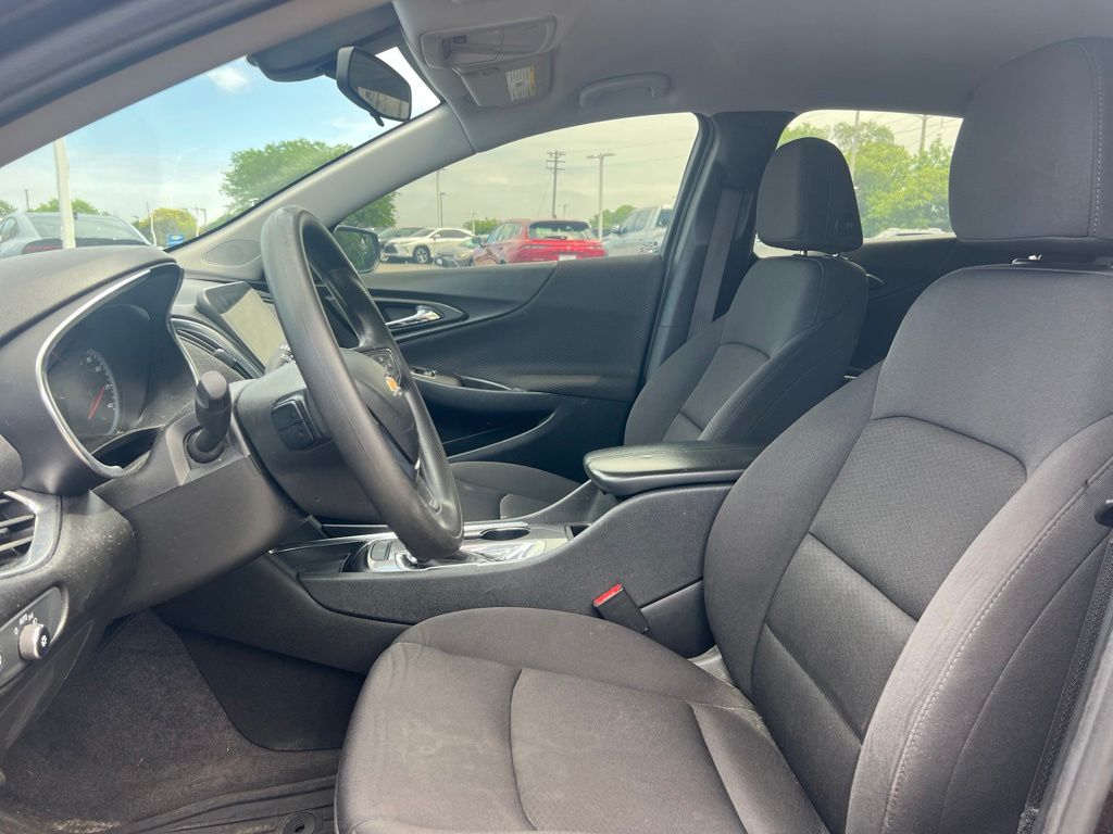Used 2021 Chevrolet Malibu 1LT with VIN 1G1ZD5ST6MF035394 for sale in Glendale, WI