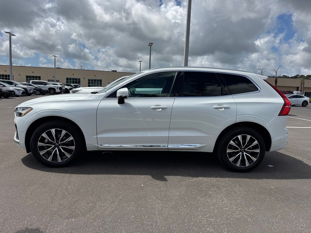 2023 Volvo XC60 B5 Plus photo 4