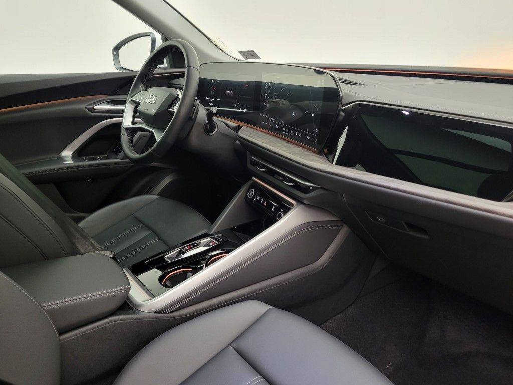 Thumbnail: 2025 Audi Q5 - 16