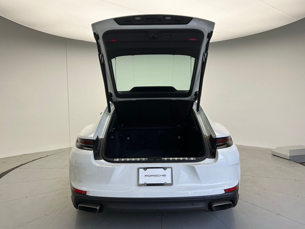Thumbnail: 2024 Porsche Panamera - 20