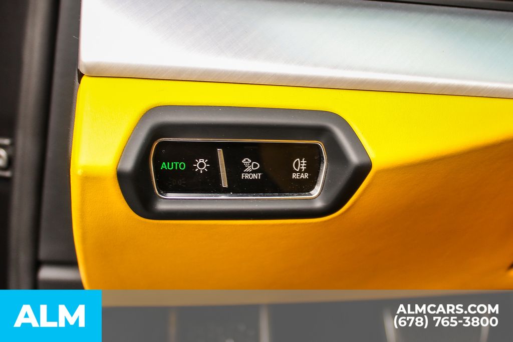 Used 2020 Blue Lamborghini Base image 31