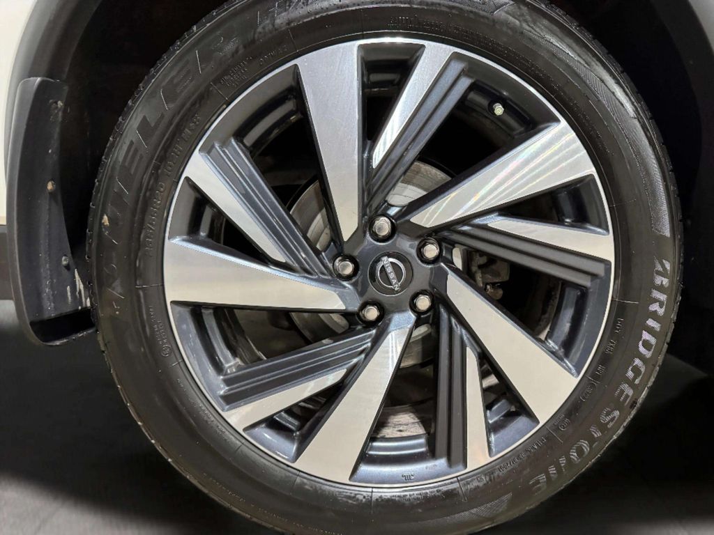 Used 2023 Pearl White Tricoat Nissan SL image 30