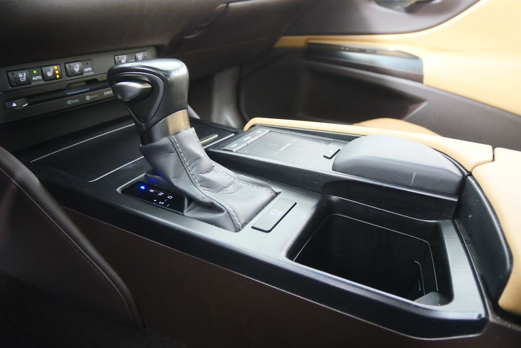 Thumbnail: 2019 Lexus ES - 25