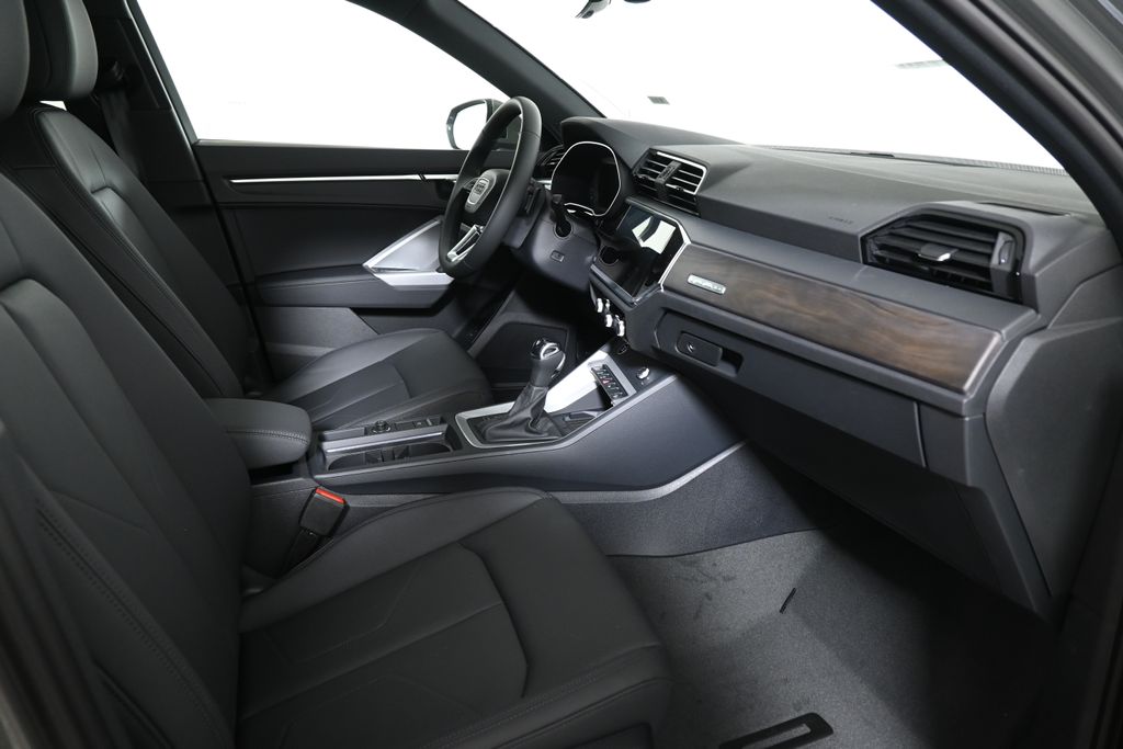 Thumbnail: 2025 Audi Q3 - 22