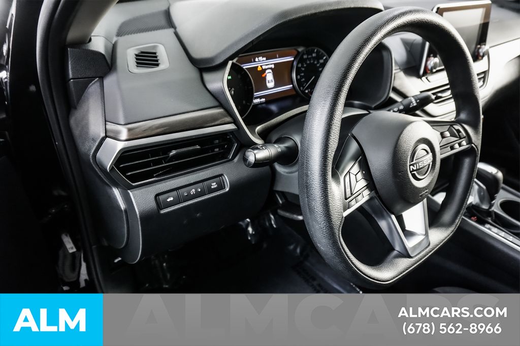 Used 2025 Black Nissan 2.5 SV image 32