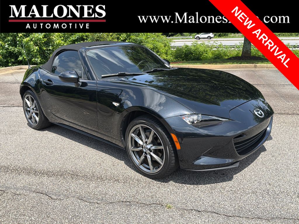 Jet Black Mica 2021 Mazda MX-5 Miata Convertible Rear-Wheel Drive 6-Speed Manual