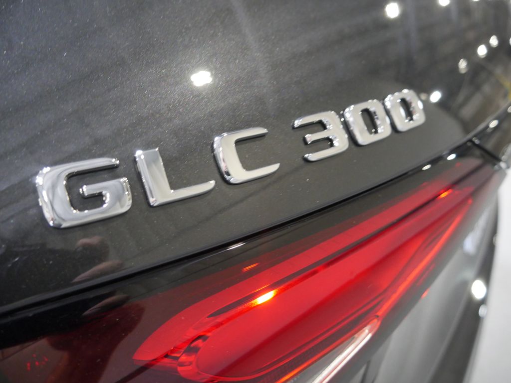Thumbnail: 2026 Mercedes-Benz GLC - 9