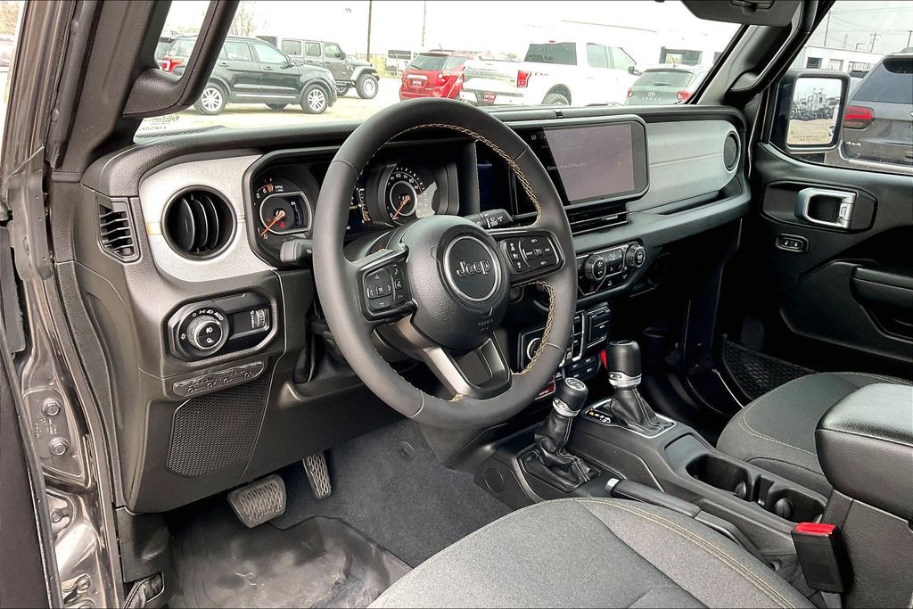 Used 2024 Jeep Gladiator Willys 4D Crew Cab