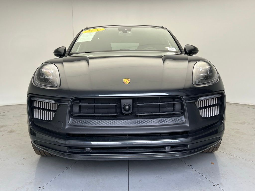 Thumbnail: 2023 Porsche Macan - 25