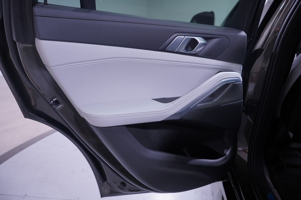 Thumbnail: 2023 BMW X6 - 15