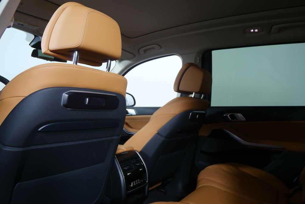 Thumbnail: 2026 BMW X7 - 19