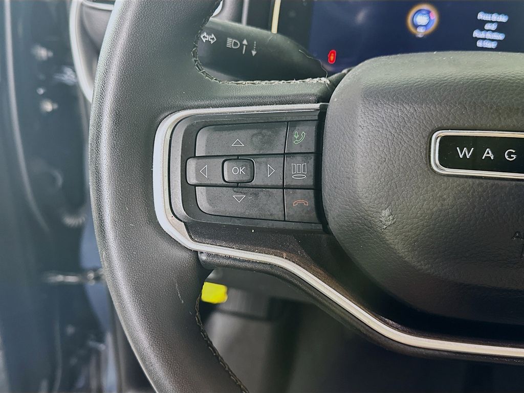 Used 2023 Gray Jeep Base image 26