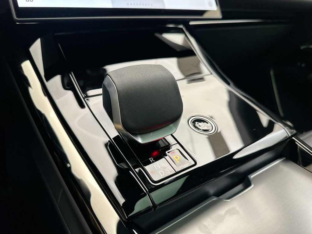 Thumbnail: 2025 Land Rover Range Rover Sport - 11