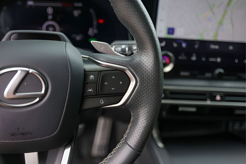 Used 2024 White Lexus 500h F SPORT Performance image 16