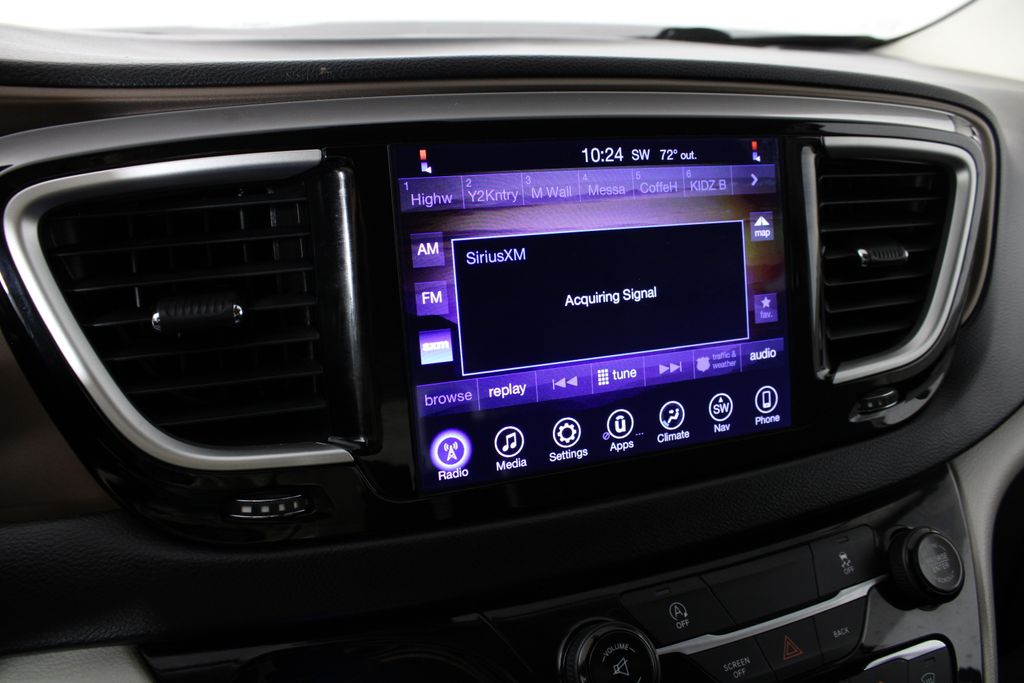 Used 2017 Chrysler Pacifica for sale in 