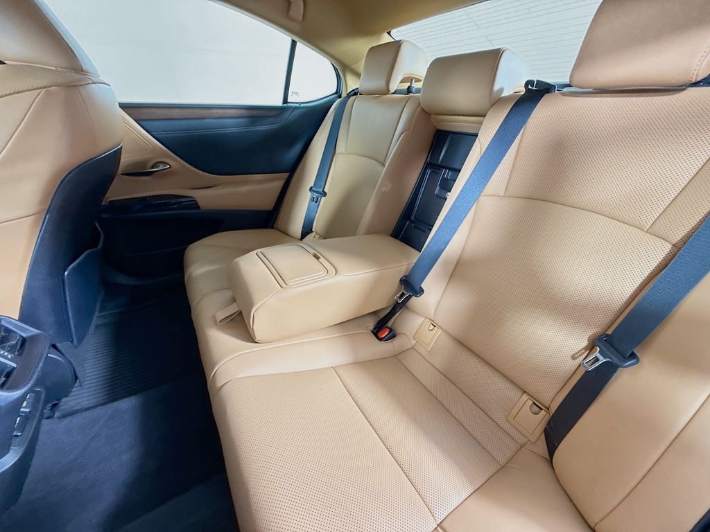 Thumbnail: 2023 Lexus ES - 25