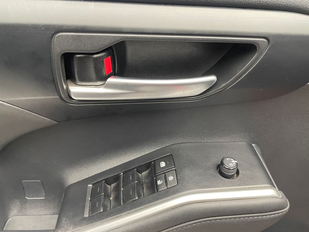 Thumbnail: 2023 Toyota Highlander - 9