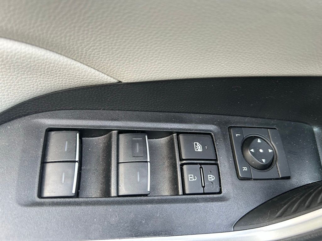 2024 Toyota RAV4 XLE Premium 24