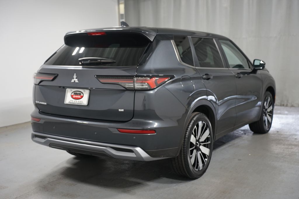 Thumbnail: 2025 Mitsubishi Outlander - 9